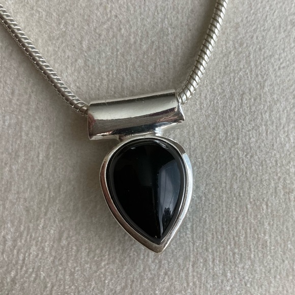 Reversible Pendant Necklace - Picture 7 of 9